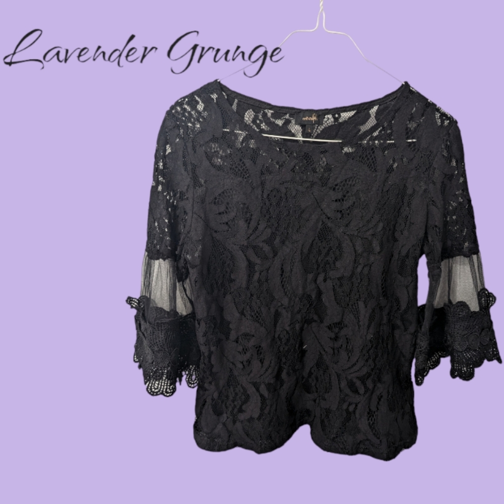 Ontwelfth Mesh Sleeve Lace Blouse - US L